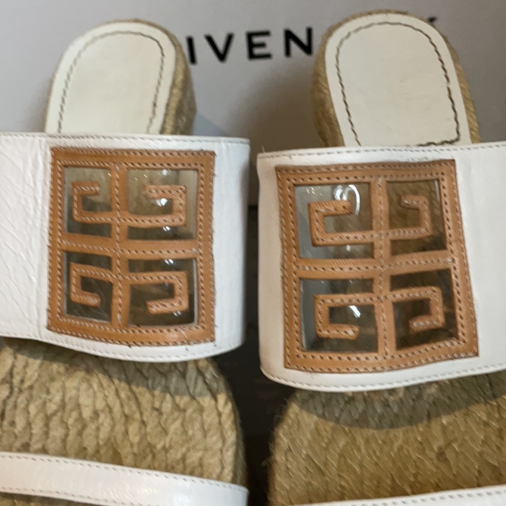 Givenchy - Picture 3 of 10